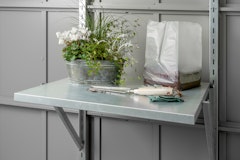 Wolff Finnhaus Klapptisch inkl. Regalhalter für Gerätehaus Fascinato Wolff Finnhaus Klapptisch inkl. Regalhalter für Gerätehaus FascinatoZubehörbild