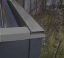 Vorschaubild Blendenabdeckung für Gartenhäuser anthrazit (1 Stück, Typ 1b bis 30 mm Breite)