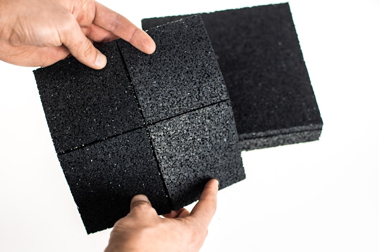 Feuchtigkeitssperre / Gummigranulat Unterleg-Pads für Gartenhäuser 24 Stück